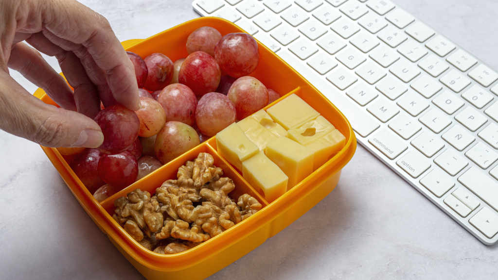 Healthy Snacks You Can Eat While Working