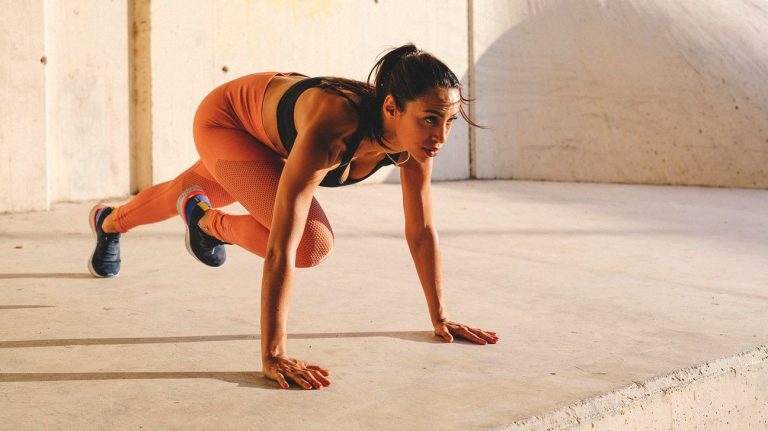 10 HIIT Workouts for Beginners (At Home or At Work)