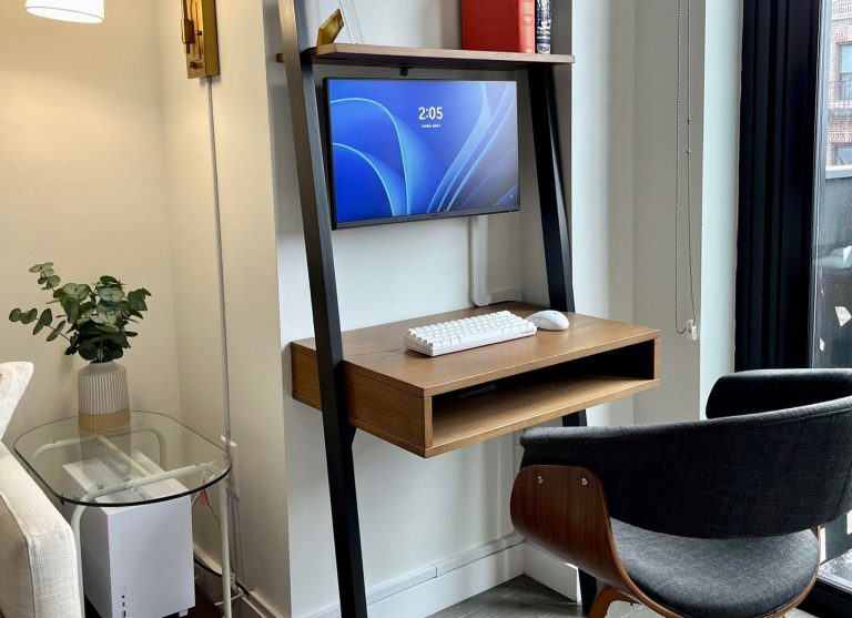 Keyboard and Mouse Placement Guide for Small Desks