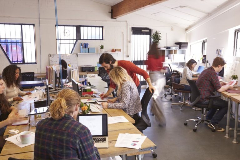 The Ideal Desk Layout for Collaborative Work