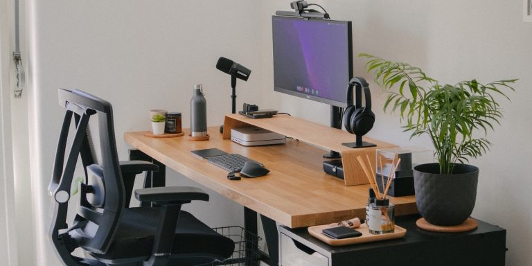 21 Tips for an Ergonomic Desk Arrangement