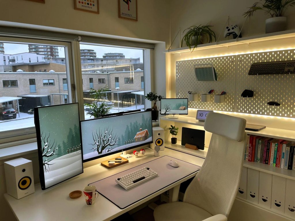 A Step-by-Step to Creating a Dual Monitor Graphic Design Setup