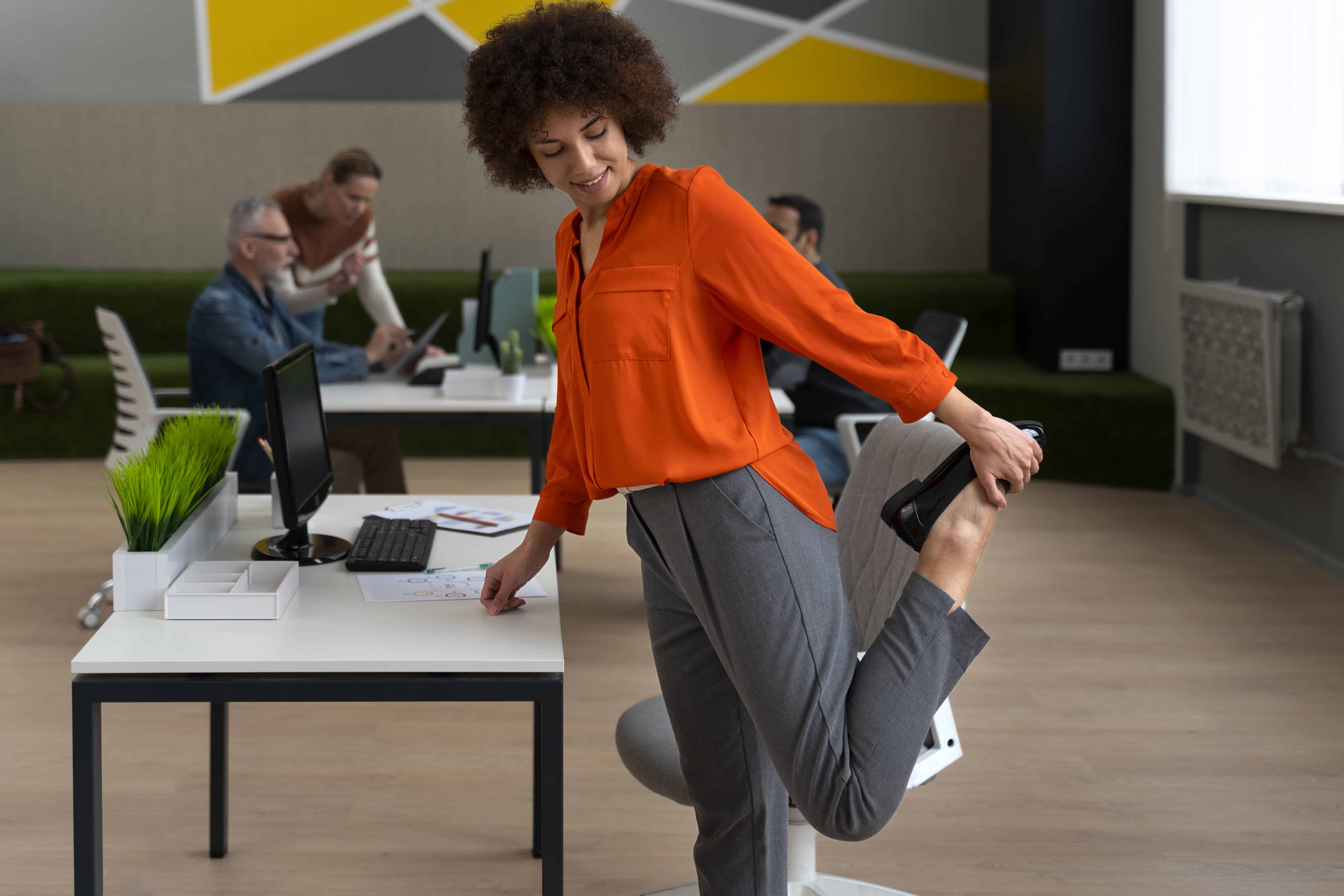 The Best Bodyweight Leg Workout You Can Do in the Office Discreetly